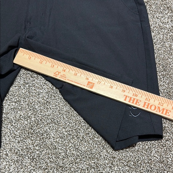NWOT Travis Mathew black Starnes shorts 30” waist 9” inseam - Picture 2 of 8